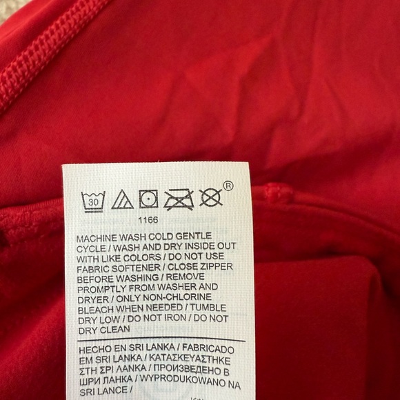 NWT Athleta Rainier Tight Clover Berry Red Size M - Picture 15 of 15